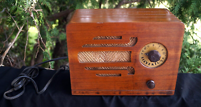 #ad Antique 1930s Sears Silvertone Tube Radio Wood Case Works $125.00