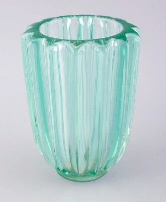 #ad Pierre Gire 1901 1984 aka Pierre d#x27;Avesn. Art Deco vase in green art glass $420.00